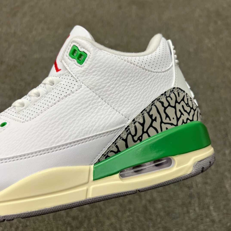 Air Jordan 3 Retro \"Lucky Green\" Sneaker