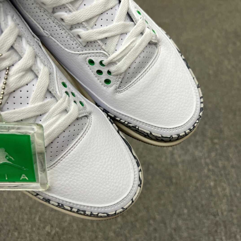 Air Jordan 3 Retro \"Lucky Green\" Sneaker