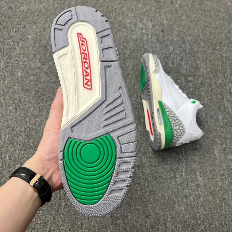 Air Jordan 3 Retro \"Lucky Green\" Sneaker