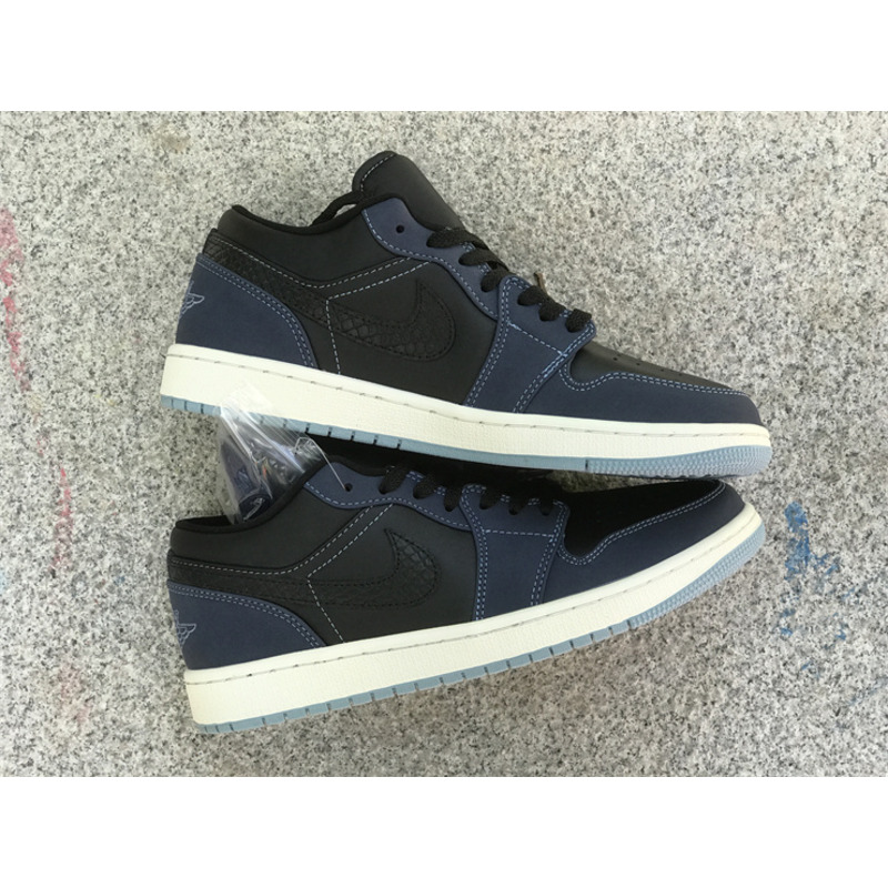 Jordan 1 Retro Low OG Mystic Navy