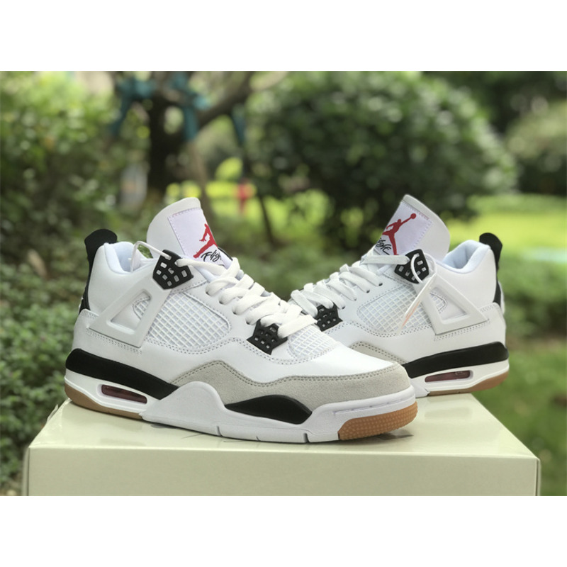 Jordan Retro 4 Sneaker Black And Grey