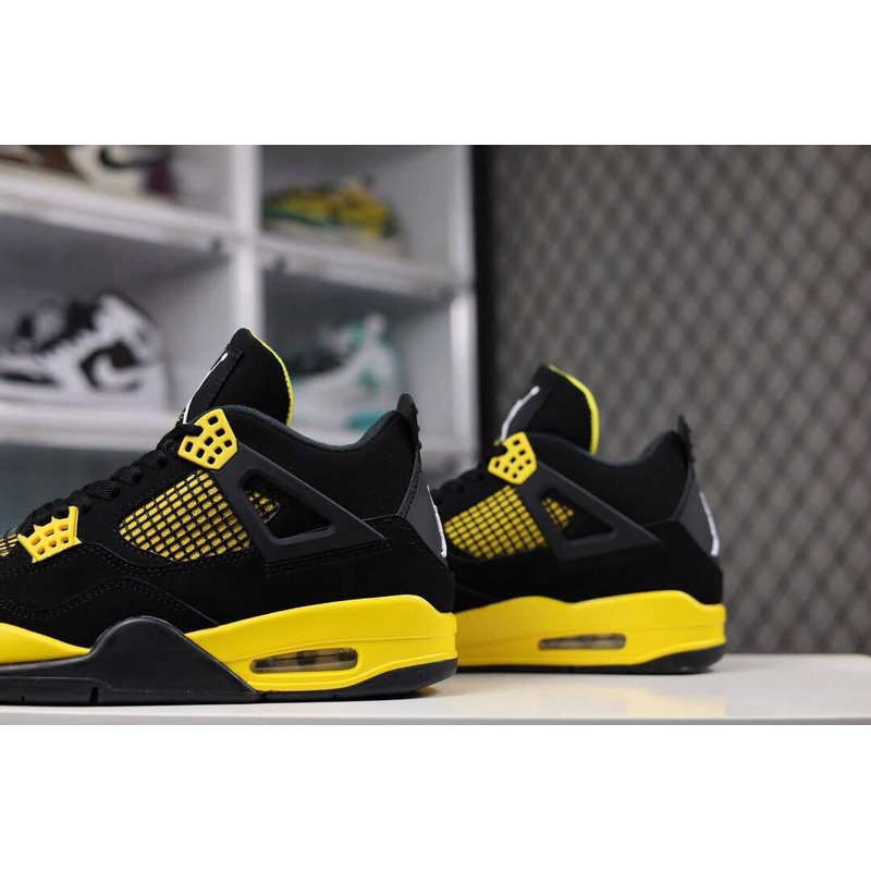 Jordan Air Jordan 4 Thunder Sneakers Yellow And Black