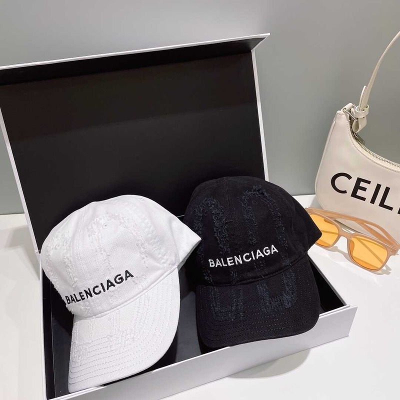 Ba*len*cia*ga embroidered logo baseball hat - white