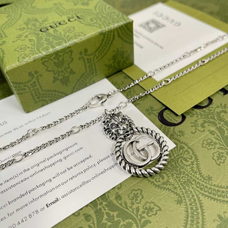 G*u*i gg vintage print necklace