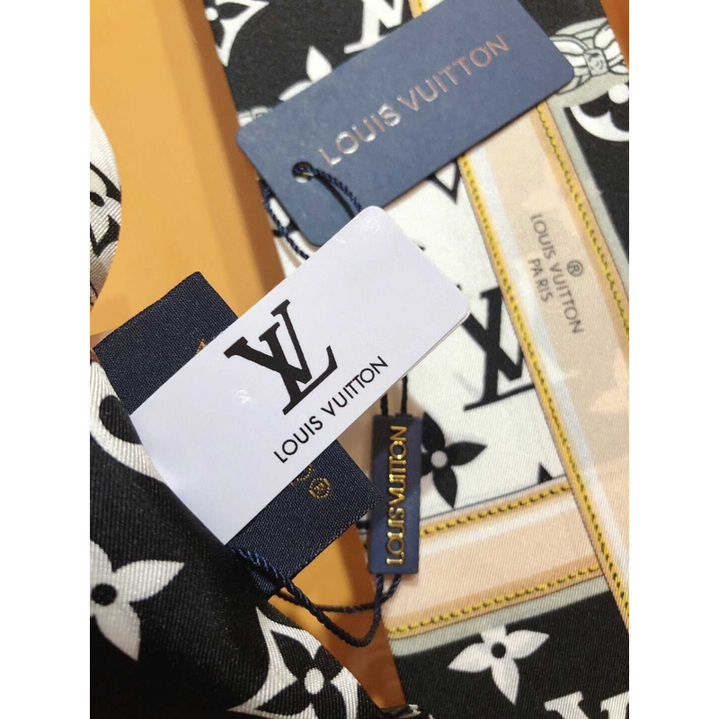 l**is V*t*n monogram confidential long scarf