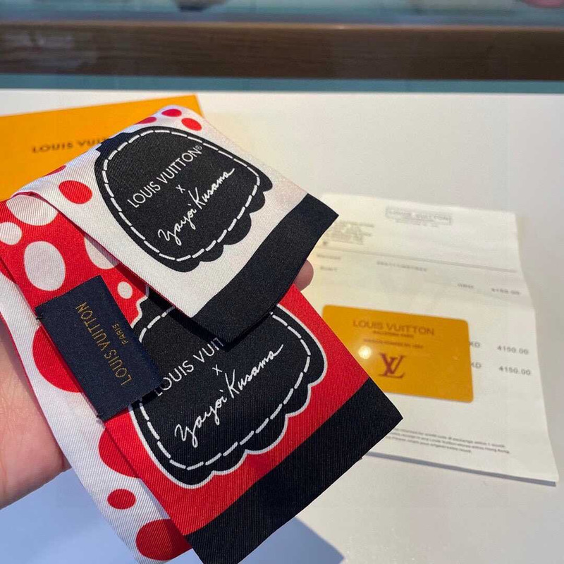 l**is V*t*n lv x yk infinity dots long silk red