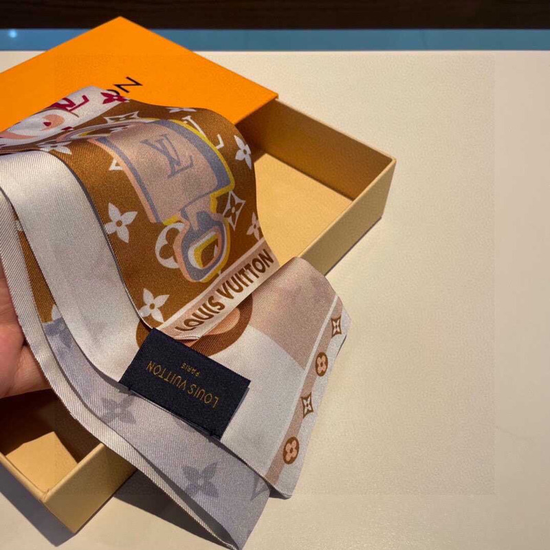 l**is V*t*n arty lv unlocked long silk scarf