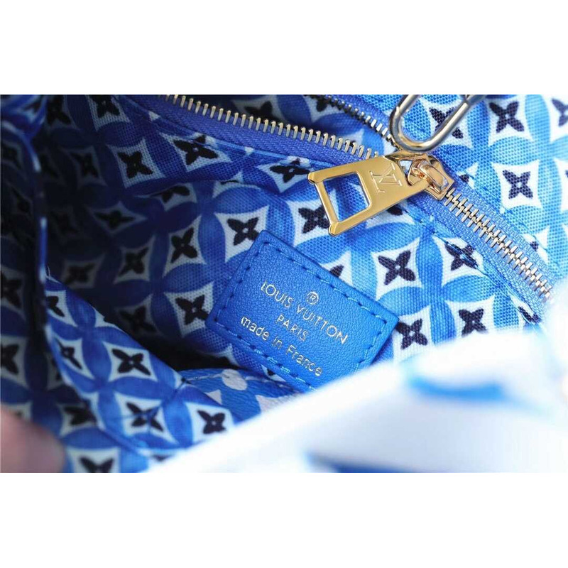 l**is V*t*n l**is V*t*n lv by the pool  on the go pm natural gradient blue