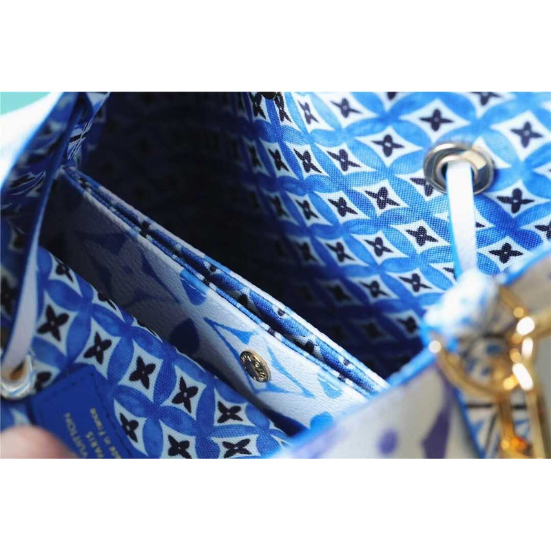 l**is V*t*n lv by the pool  néonoé bb blue