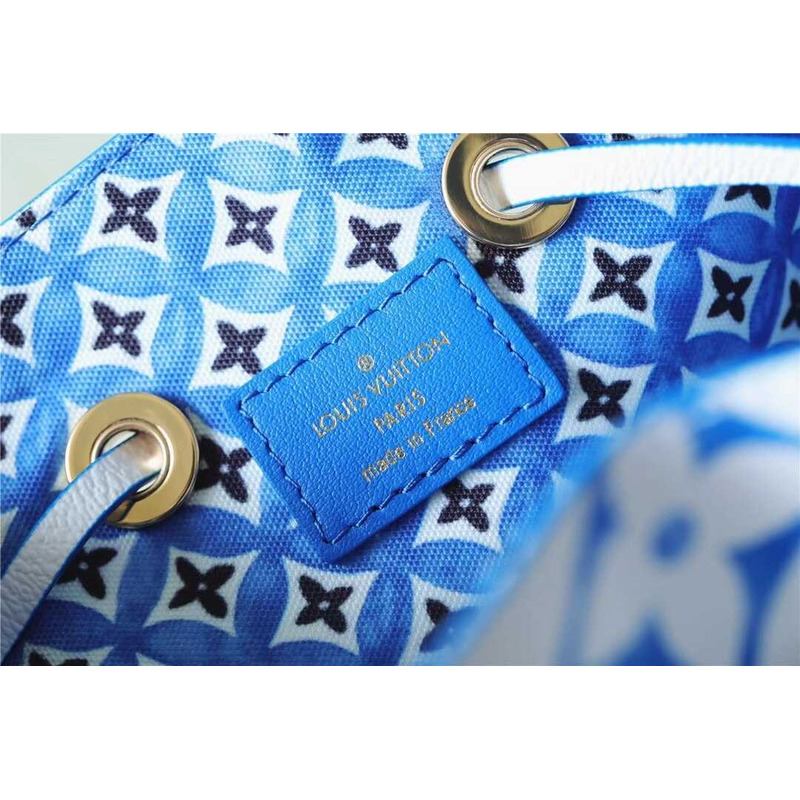 l**is V*t*n lv by the pool  néonoé bb blue