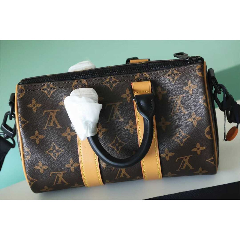 l**is V*t*n zoooom with friends original flower keepall