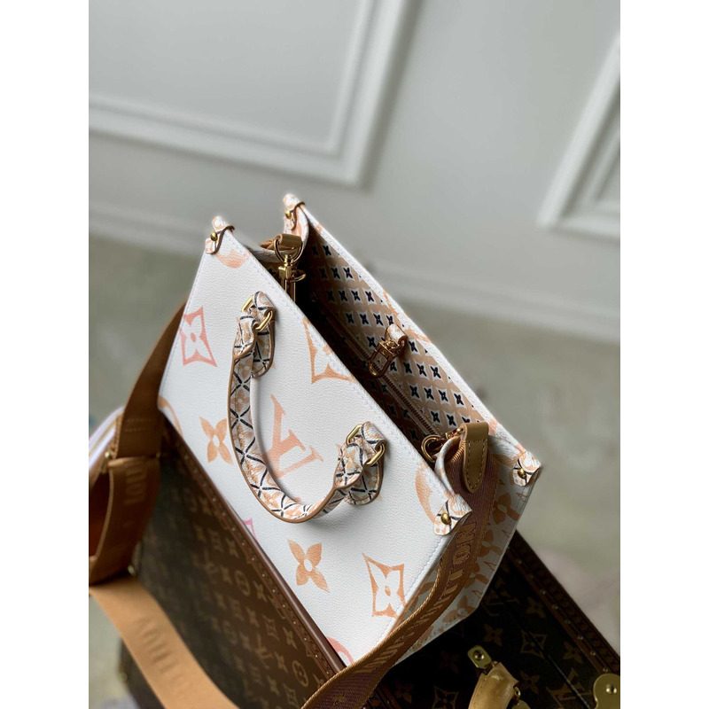 l**is V*t*n lv by the pool  onthego pm white