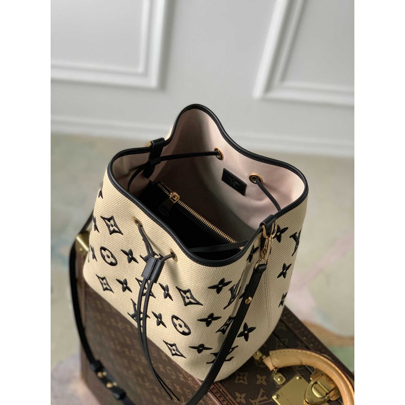 l**is V*t*n neonoe mm black