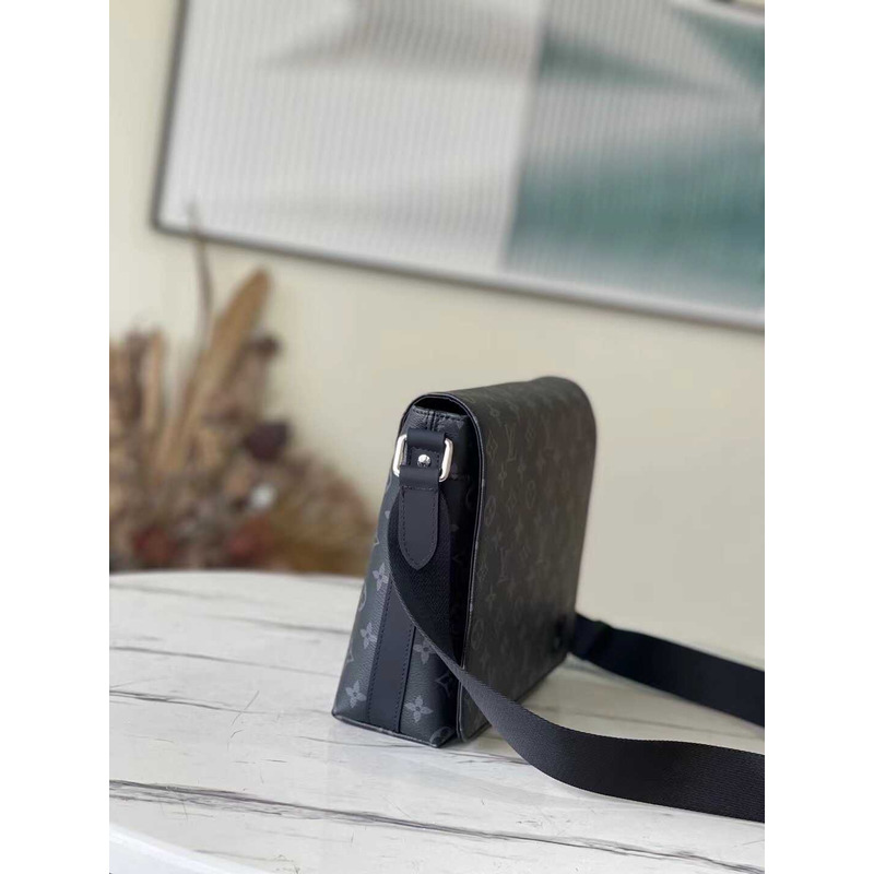 l**is V*t*n messenger district monogram eclipse pm black