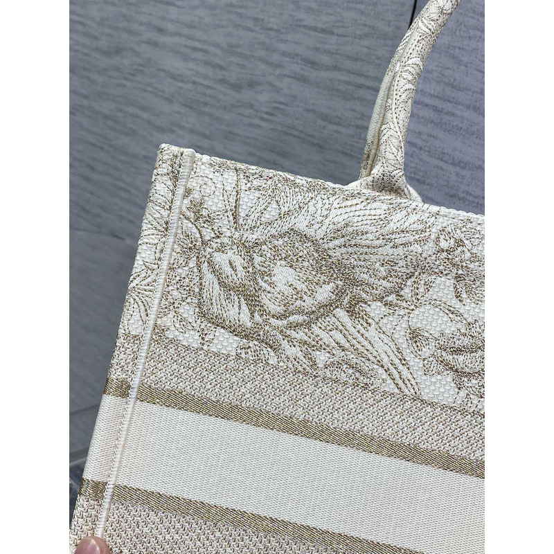 D*or medium D*or book tote embroidery white beige