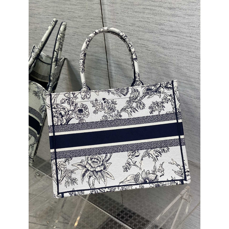 D*or medium D*or book tote handbag embroidery