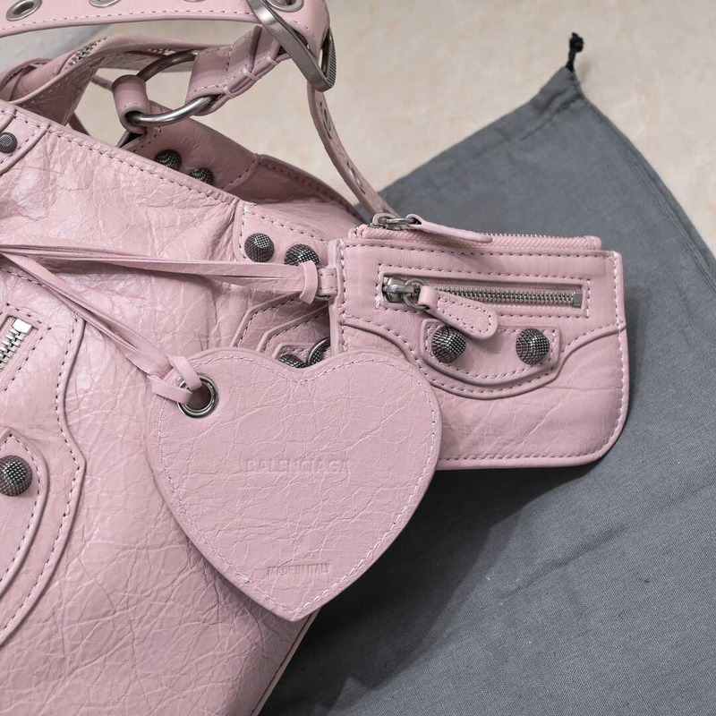 Ba*len*cia*ga women\