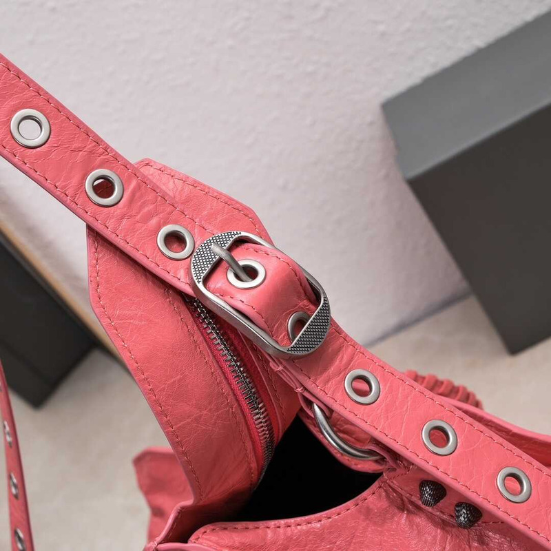 Ba*len*cia*ga women\