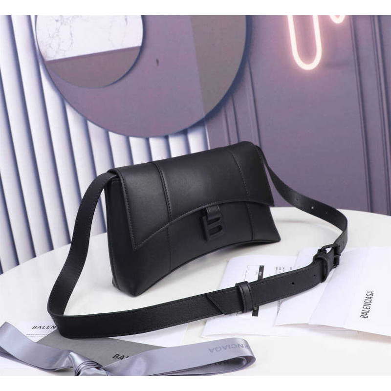 Ba*len*cia*ga women\