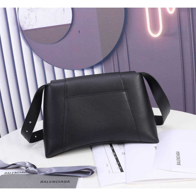 Ba*len*cia*ga women\