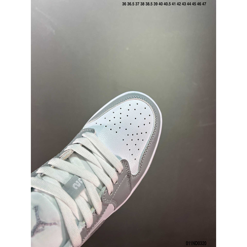 Jordan 1 Low Wolf Grey Sneaker