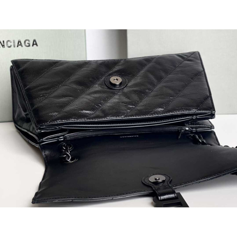 Ba*len*cia*ga crush quilted shoulder bag calfskin black