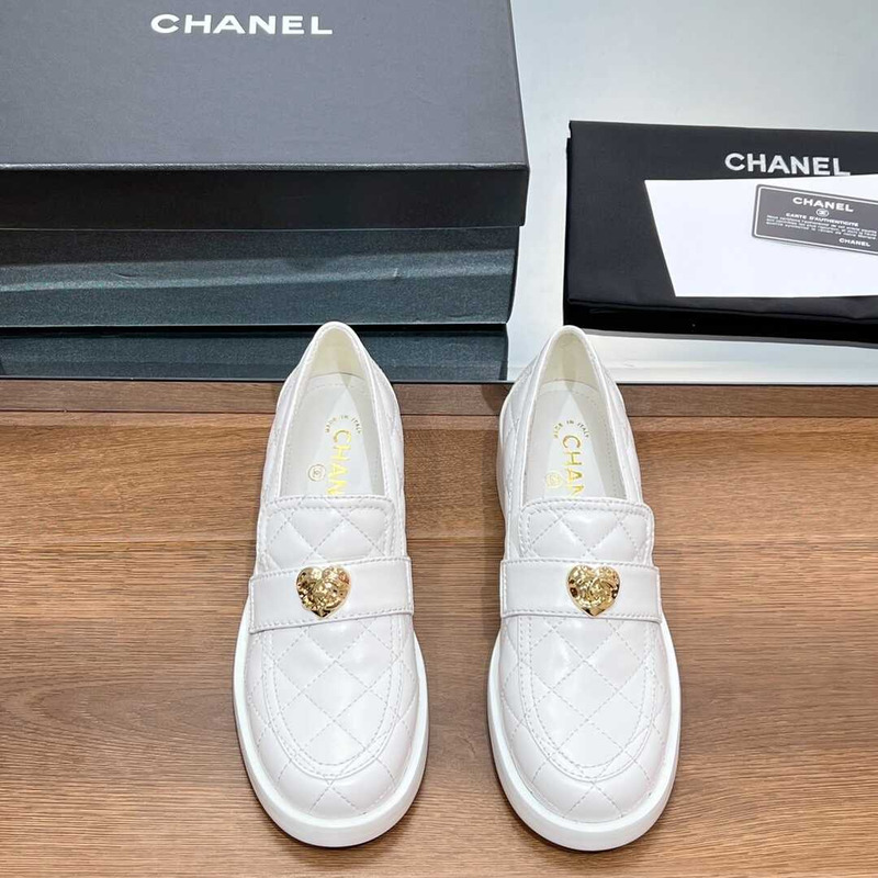 Ch*el lamskin leather loafter white