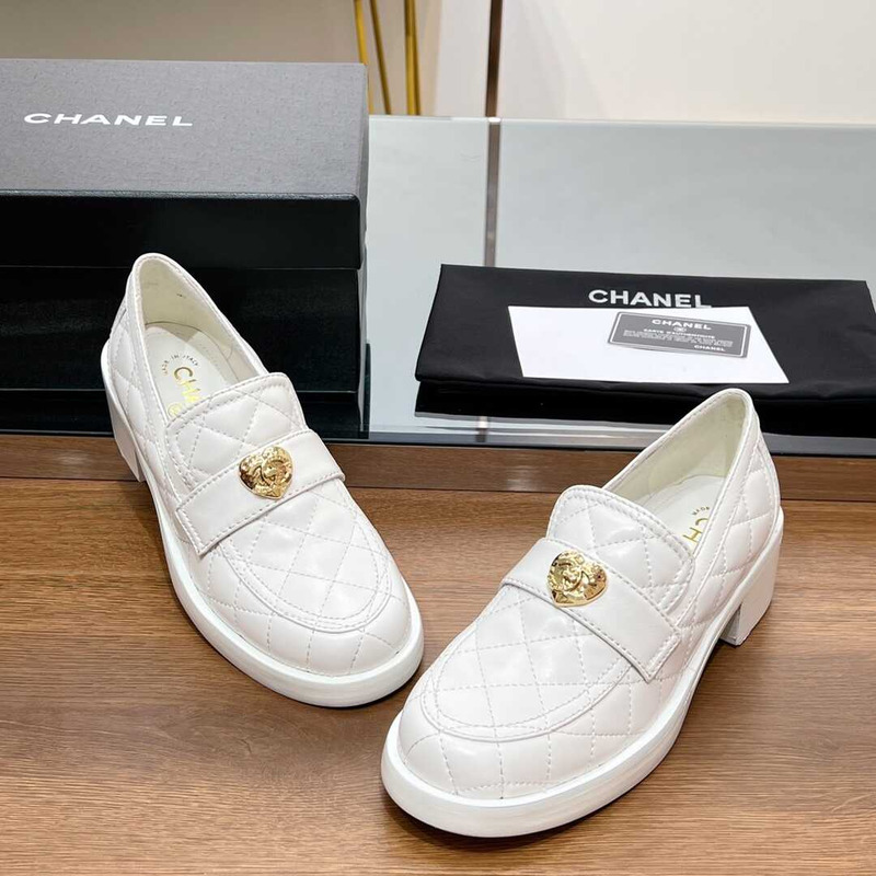 Ch*el lamskin leather loafter white