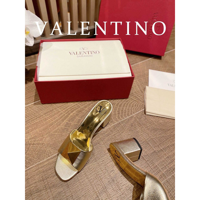 Valentino Rockstud-detail Open-toe Sandals Gold