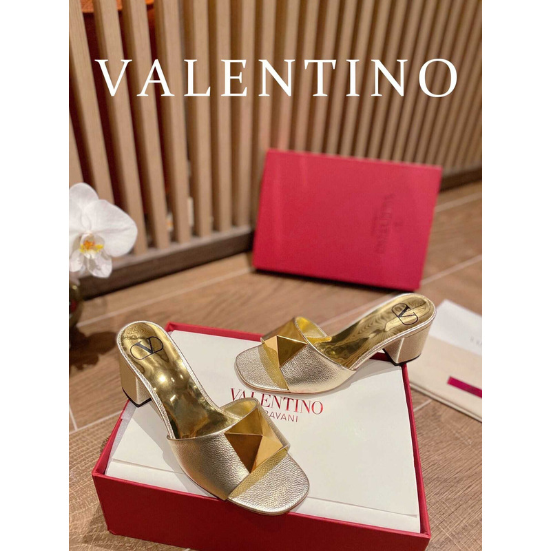 Valentino Rockstud-detail Open-toe Sandals Gold