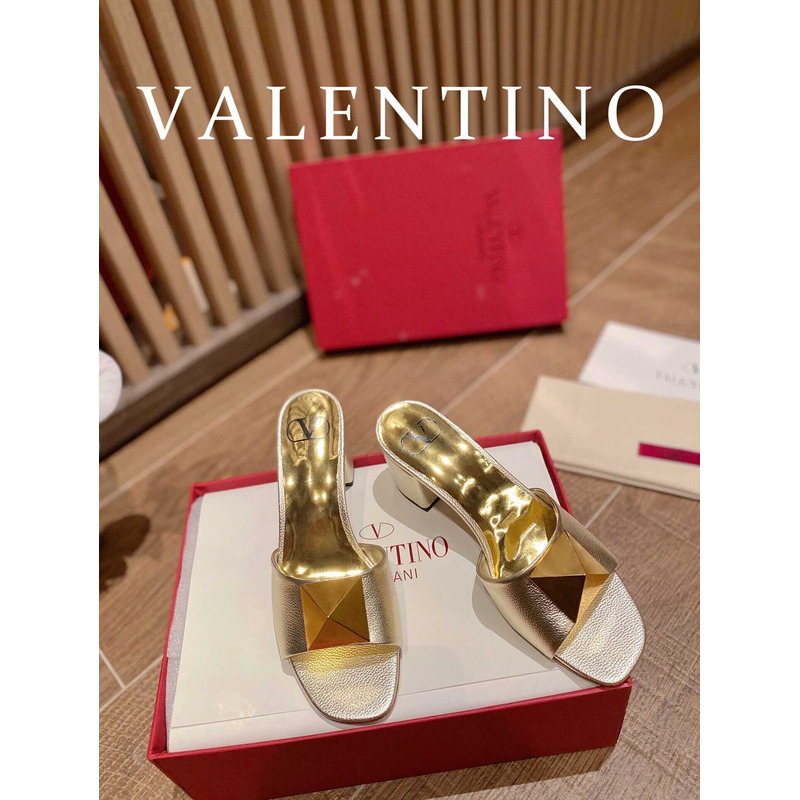 Valentino Rockstud-detail Open-toe Sandals Gold