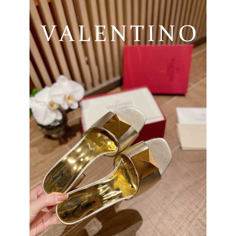 Valentino Rockstud-detail Open-toe Sandals Gold