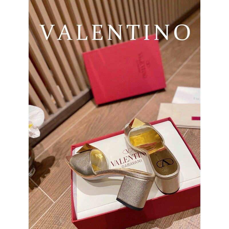 Valentino Rockstud-detail Open-toe Sandals Gold