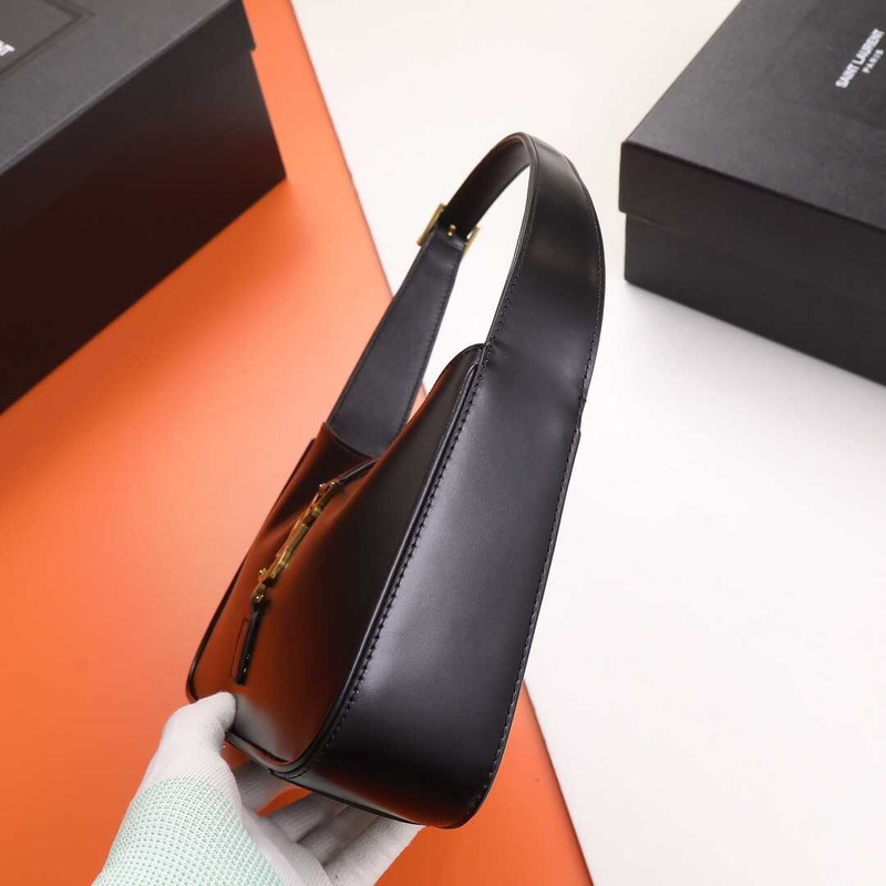 Saint Laurent Le5 À 7 Mini Dumpling Bag Black