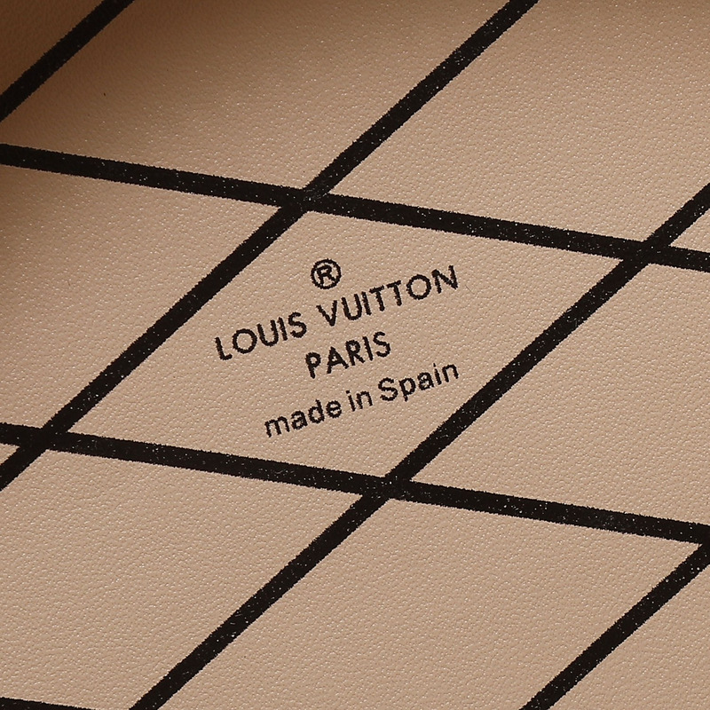 l**is V*t*n mini boite chapeau bag