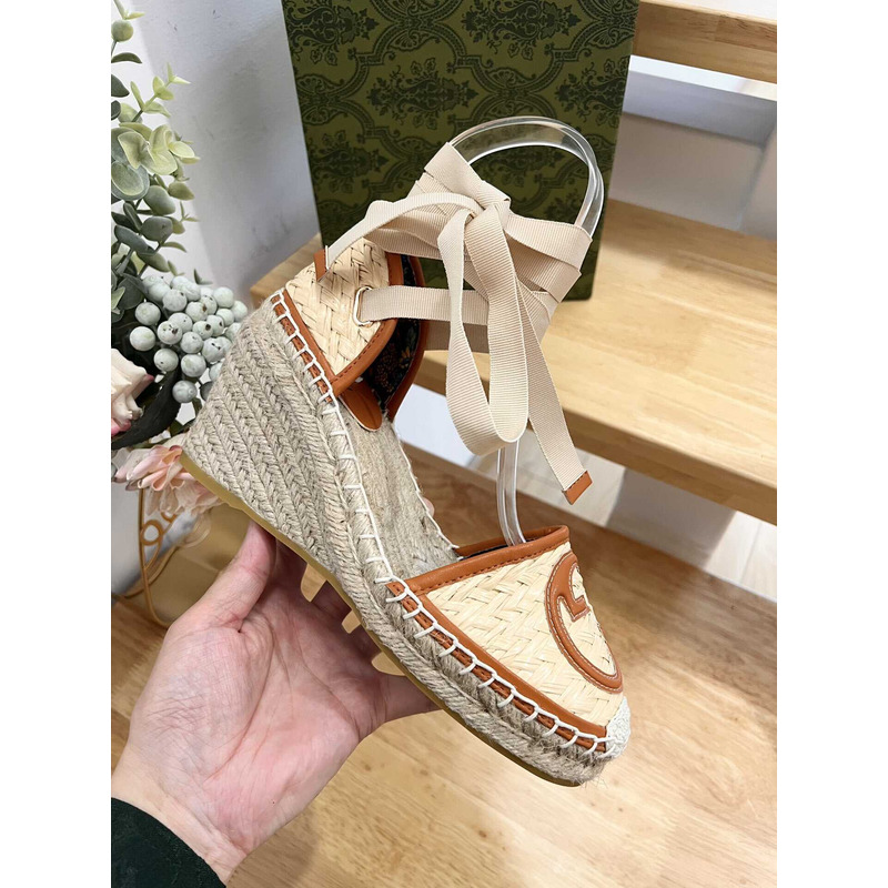 G*u*i straw sandals brown and beige
