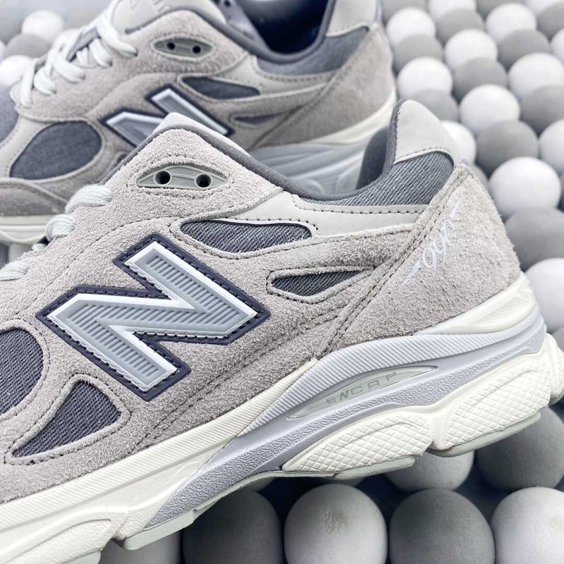 New Balance 990V3 Levi\