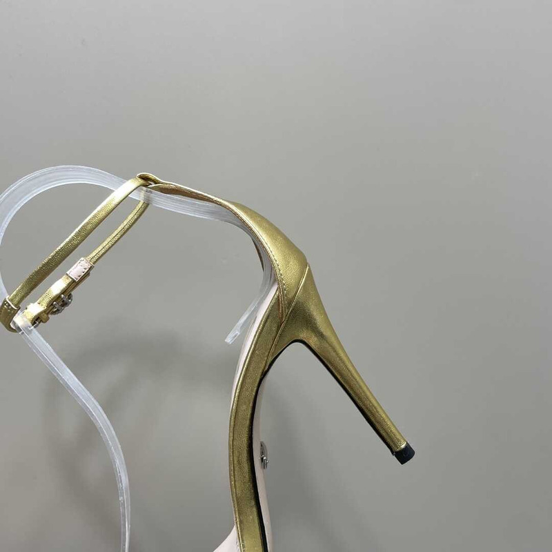 G*u*i stiletto heels gold