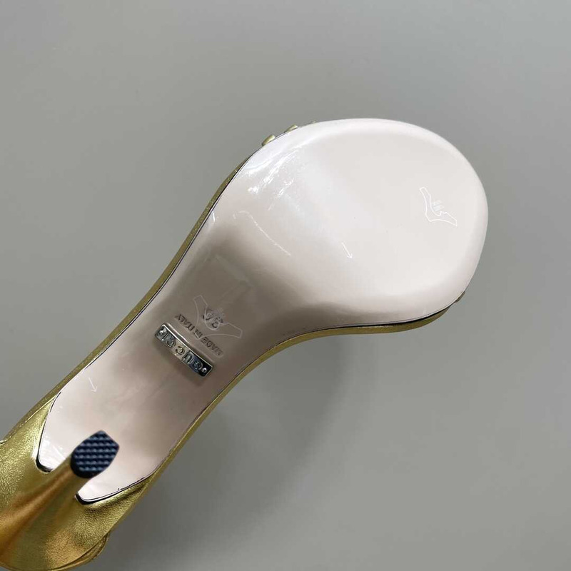 G*u*i stiletto heels gold