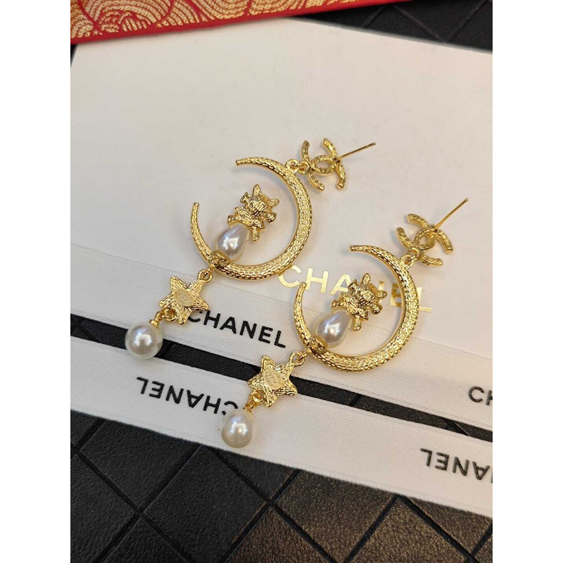 Ch*el pearl moon earring gold