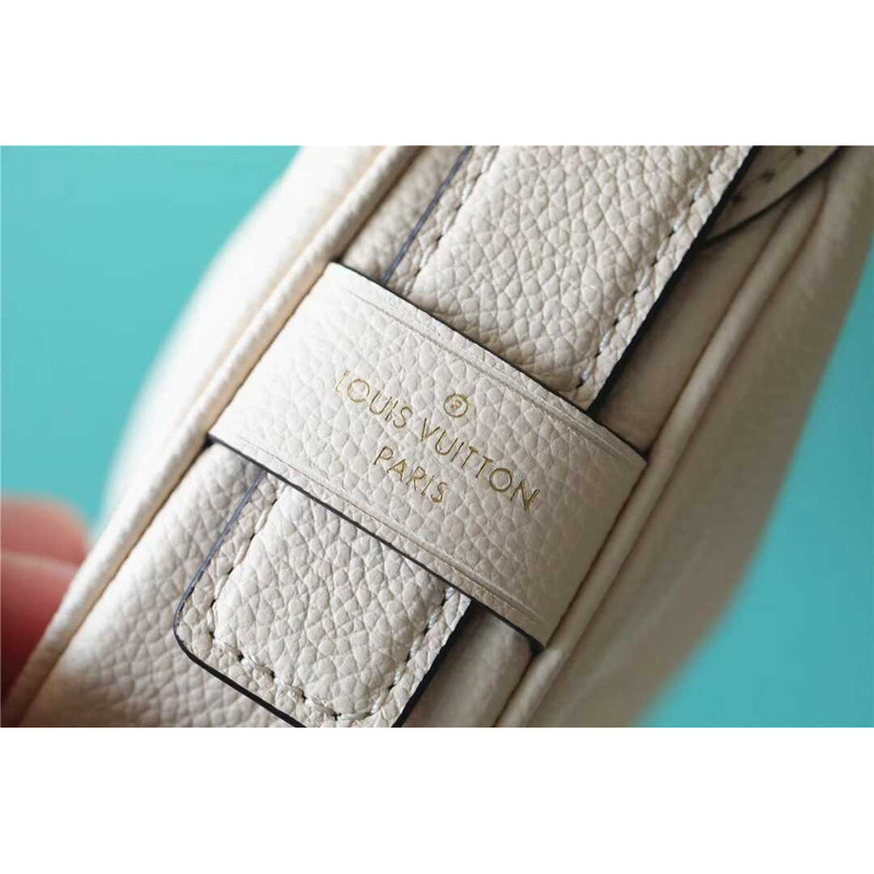 l**is V*t*n mini moon cowhide leather cream