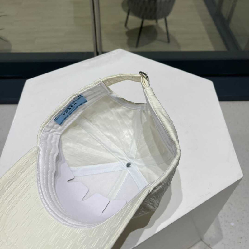 Pra*a  baseball cap with logo white