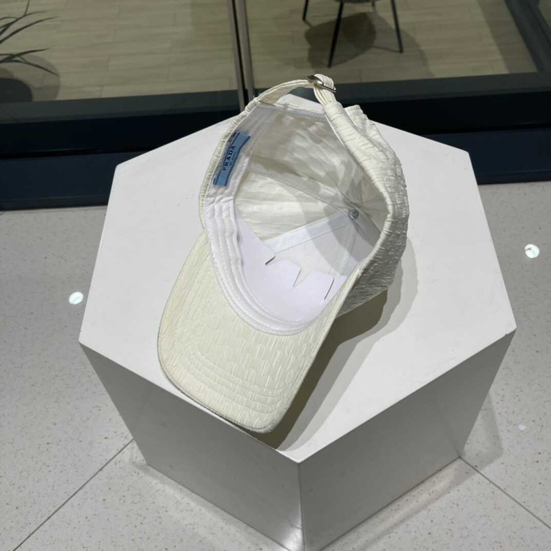 Pra*a  baseball cap with logo white