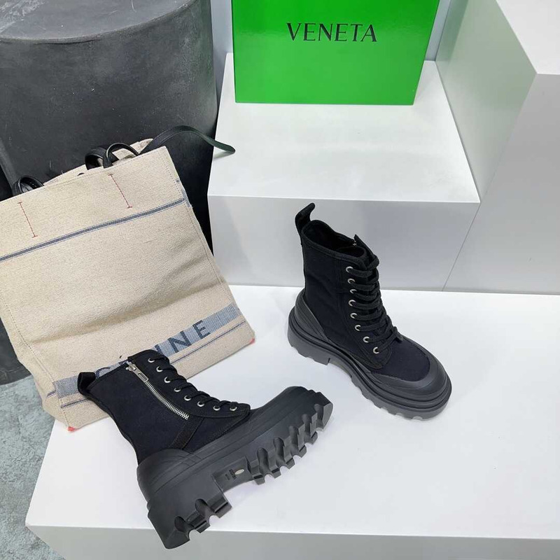 Bo*te*ga ve*ne*ta lace-up boots black