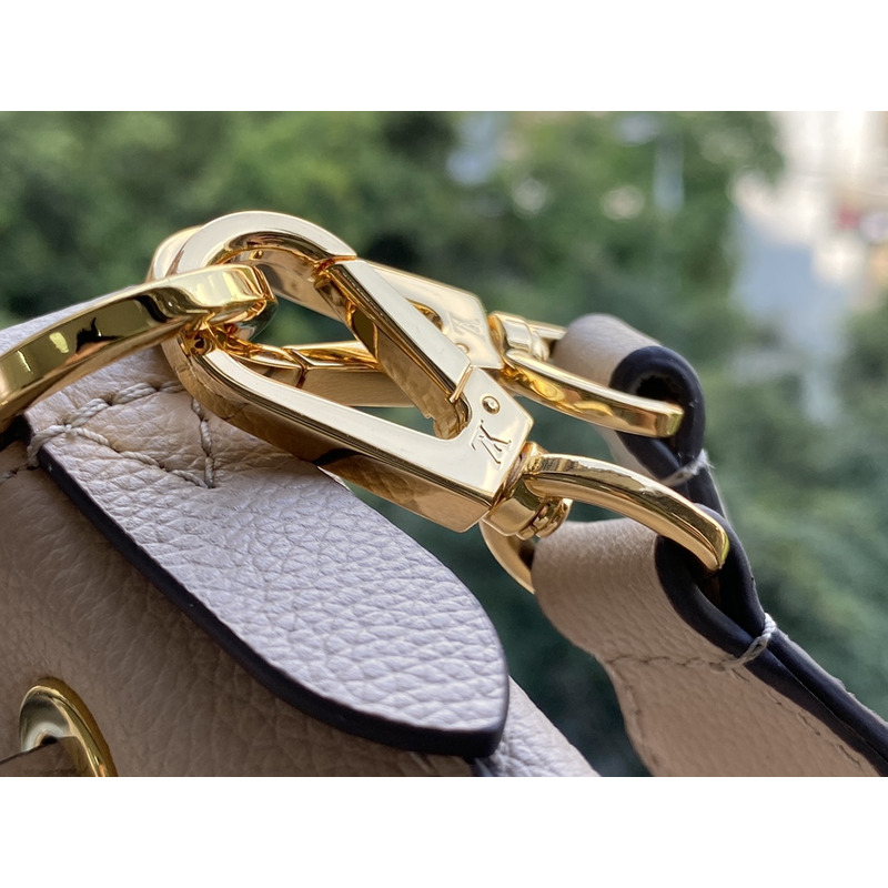 l**is V*t*n lockme bucket bag greige