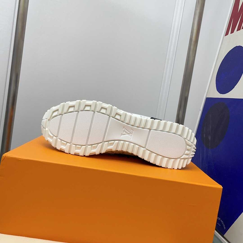 l**is V*t*n run away sneaker monogram