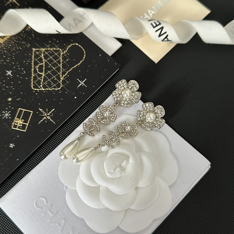 ch*el full Di*m*nd double c flower pearl stud earrings