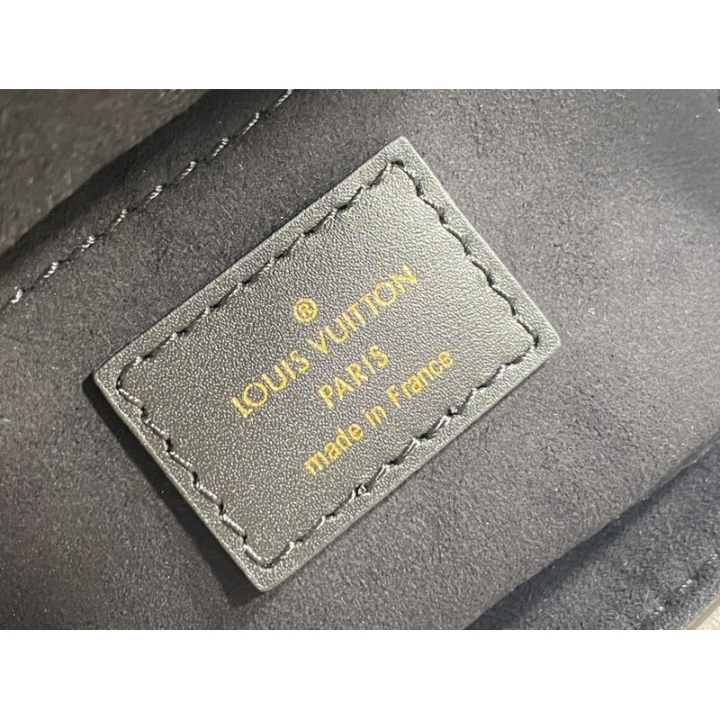 l**is V*t*n camera box