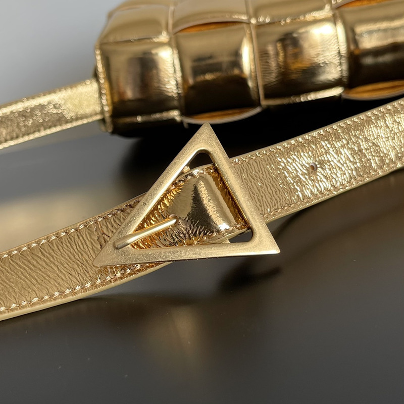 Bo*te*ga ve*ne*ta cassette bag gold