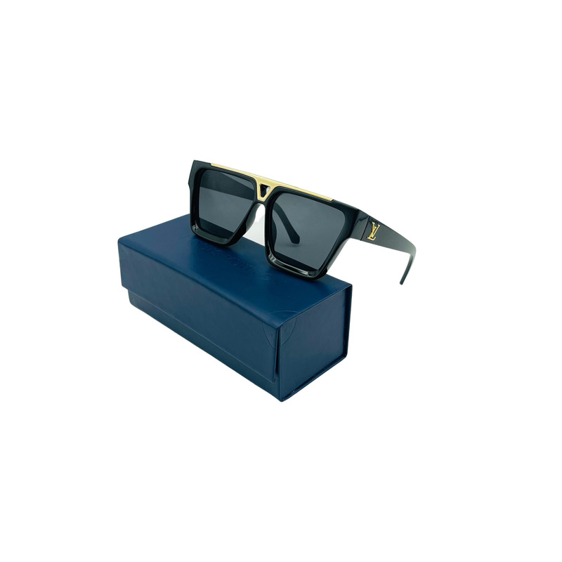 l**is V*t*n 1.1 evidence sunglasses